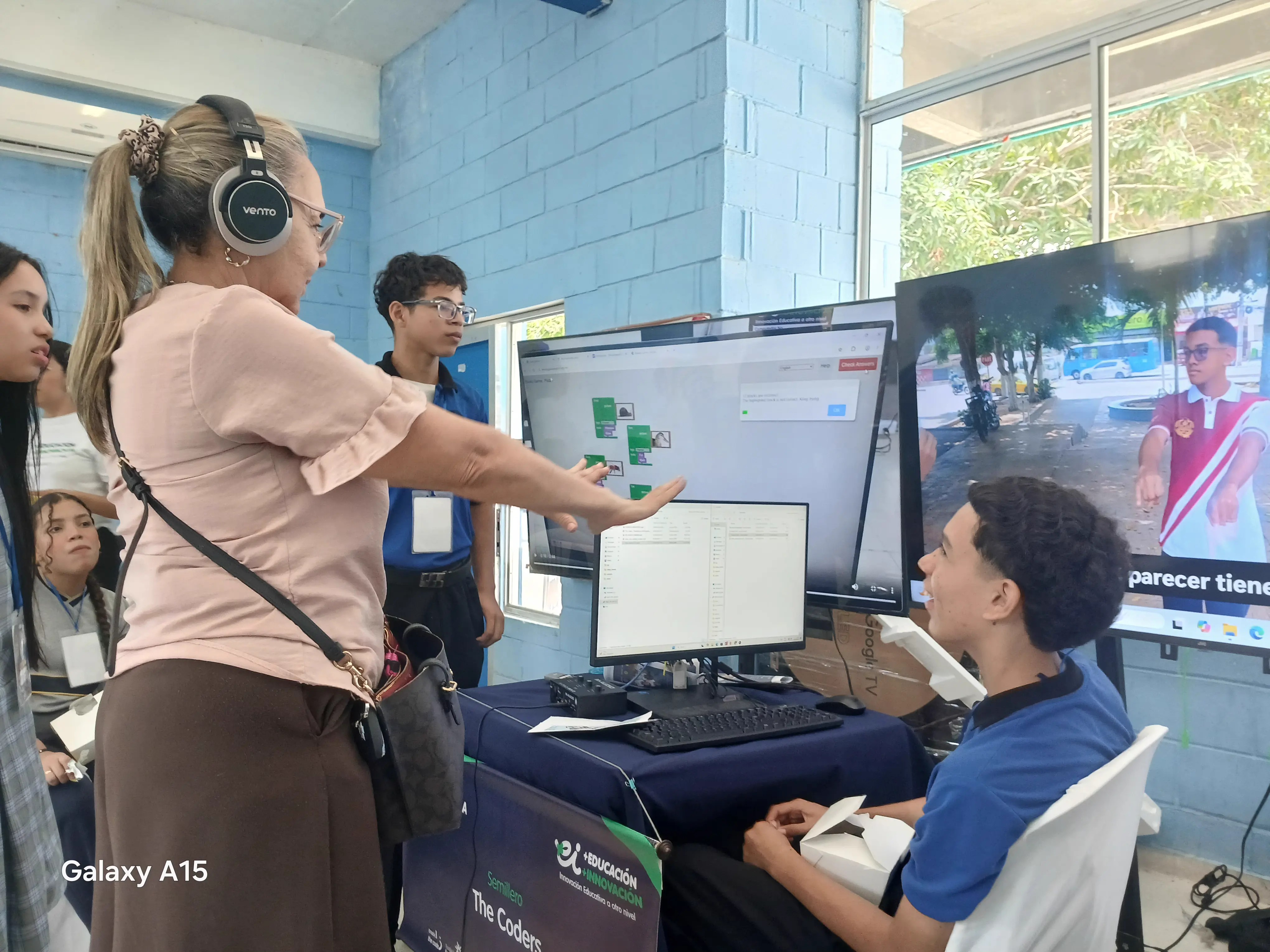 Participación del semillero en la feria CTC de la IED Juan Mina